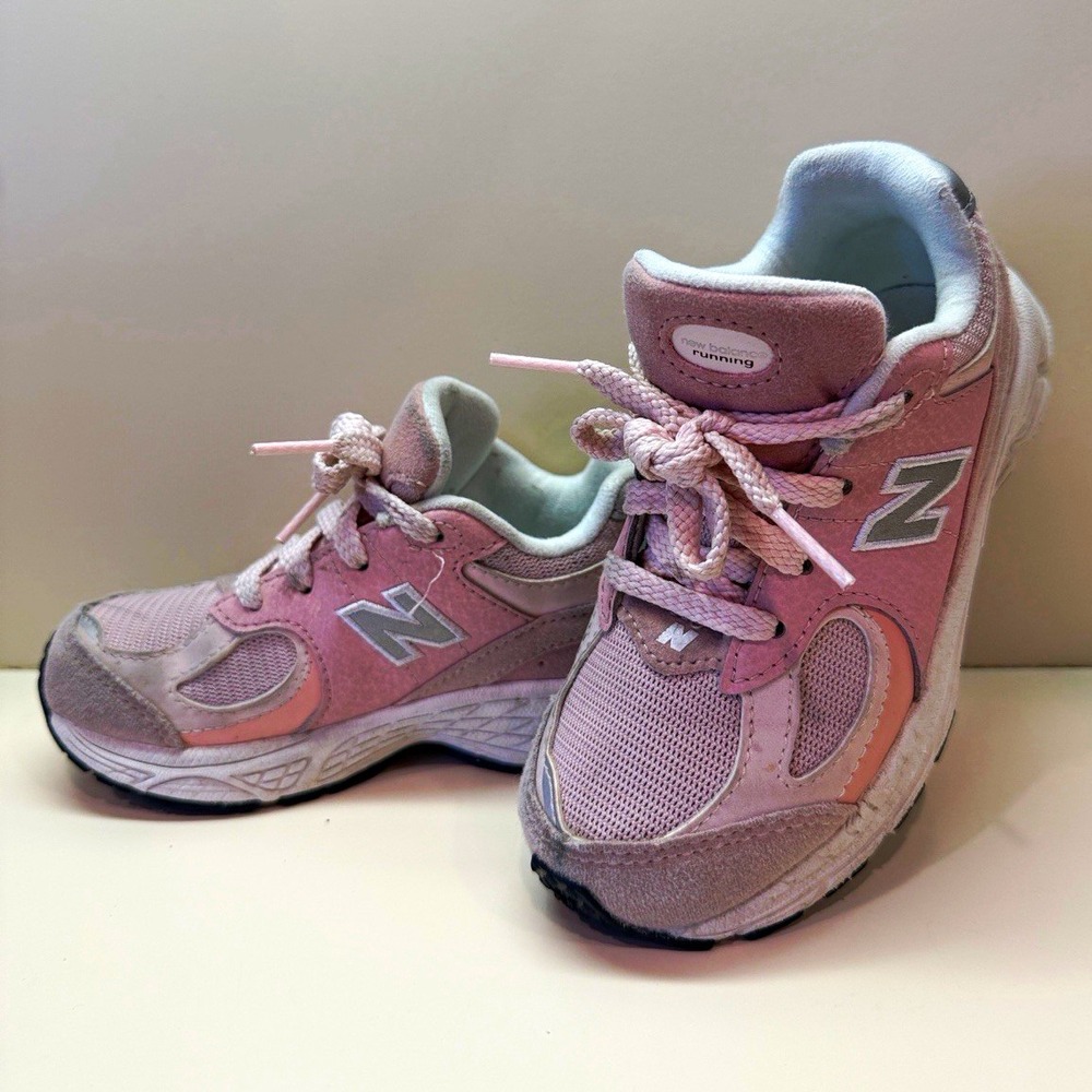 New Balance 2002R Unisex Kids Pink/Gray Suede Mesh Sneaker US 10 OUTDOOR Running
